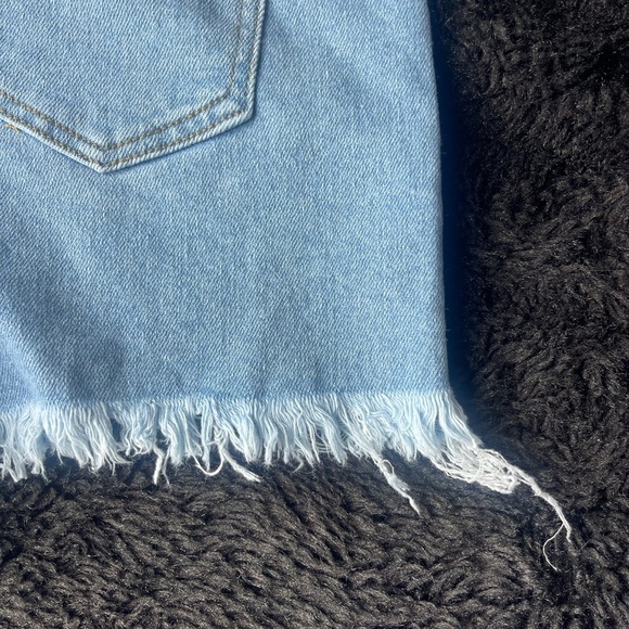 Jean Denim Shorts NWT Distressed - Picture 4 of 4